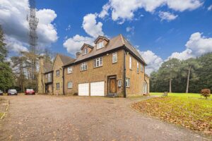 Heathbourne Road, Bushey Heath, Bushey, Hertfordshire, WD23 1PB